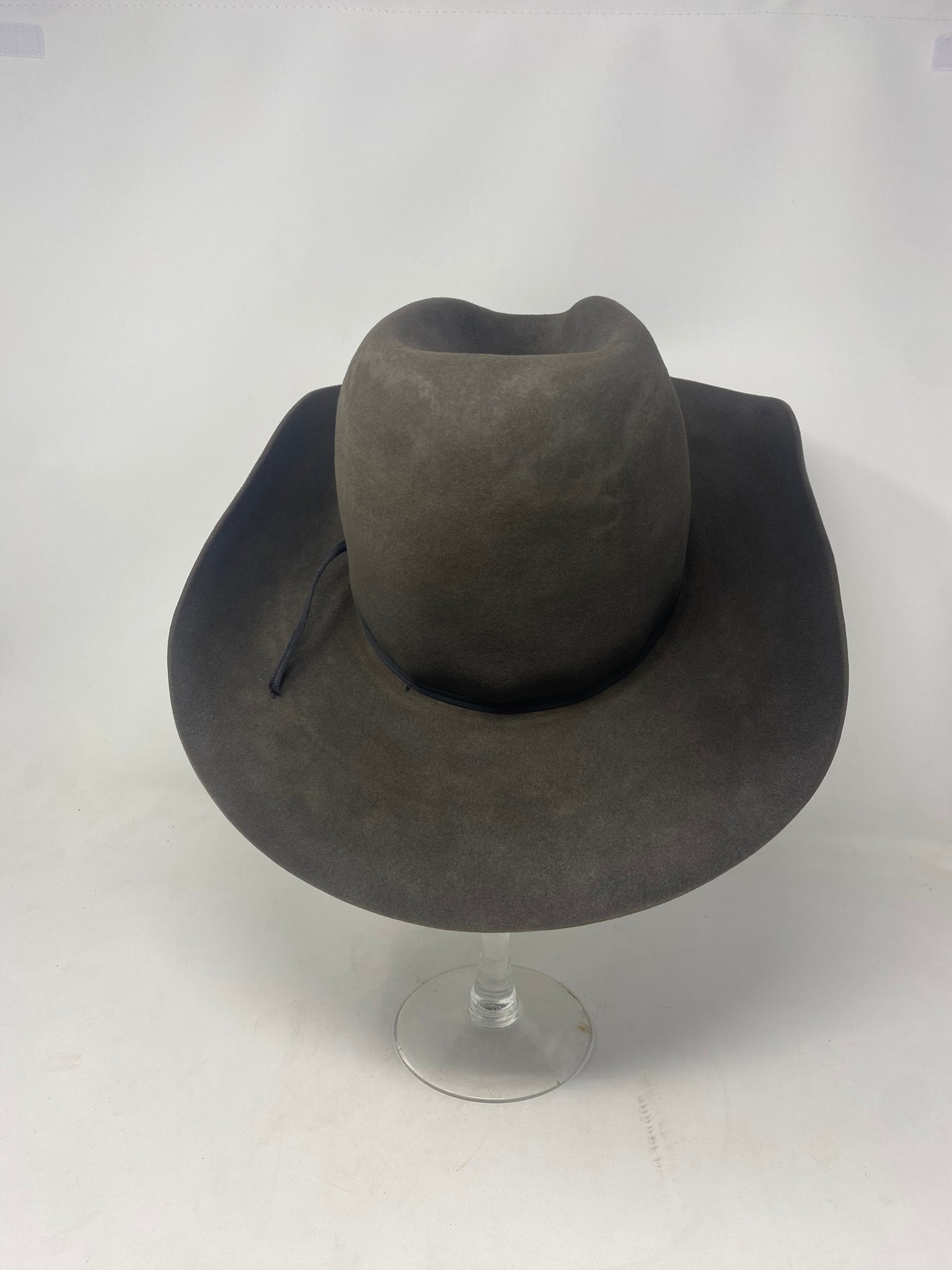 Jacob Dutton hat from the 1923 series worn by Harrison Ford, handmade in distressed gunmetal grey beaver felt.