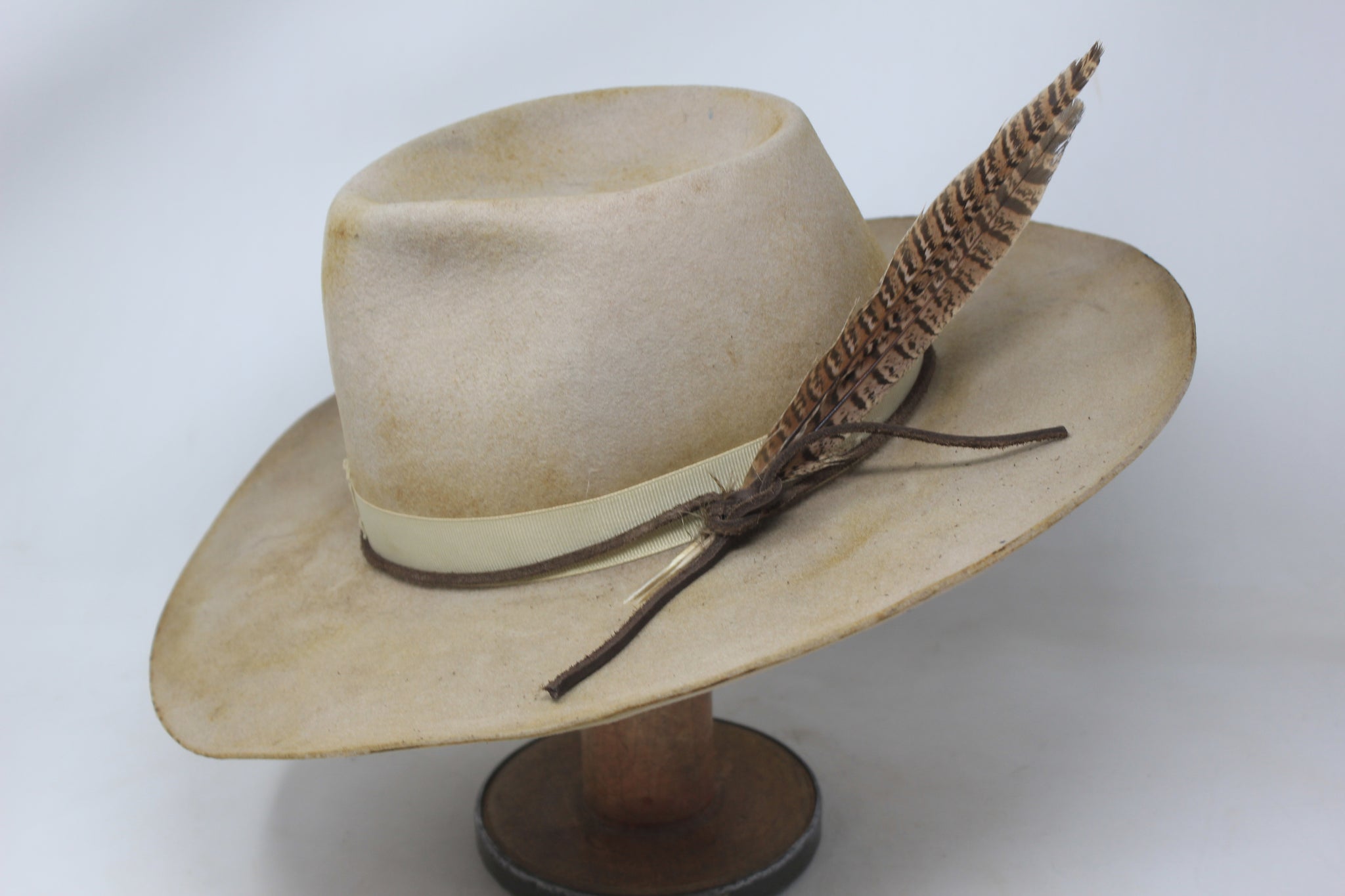 Left view of the LH Blond Pinch hat by Lone Hawk Hats featuring blond fur blend felt, a mid-size pinched crown, hand-stitched band, and light distressing.