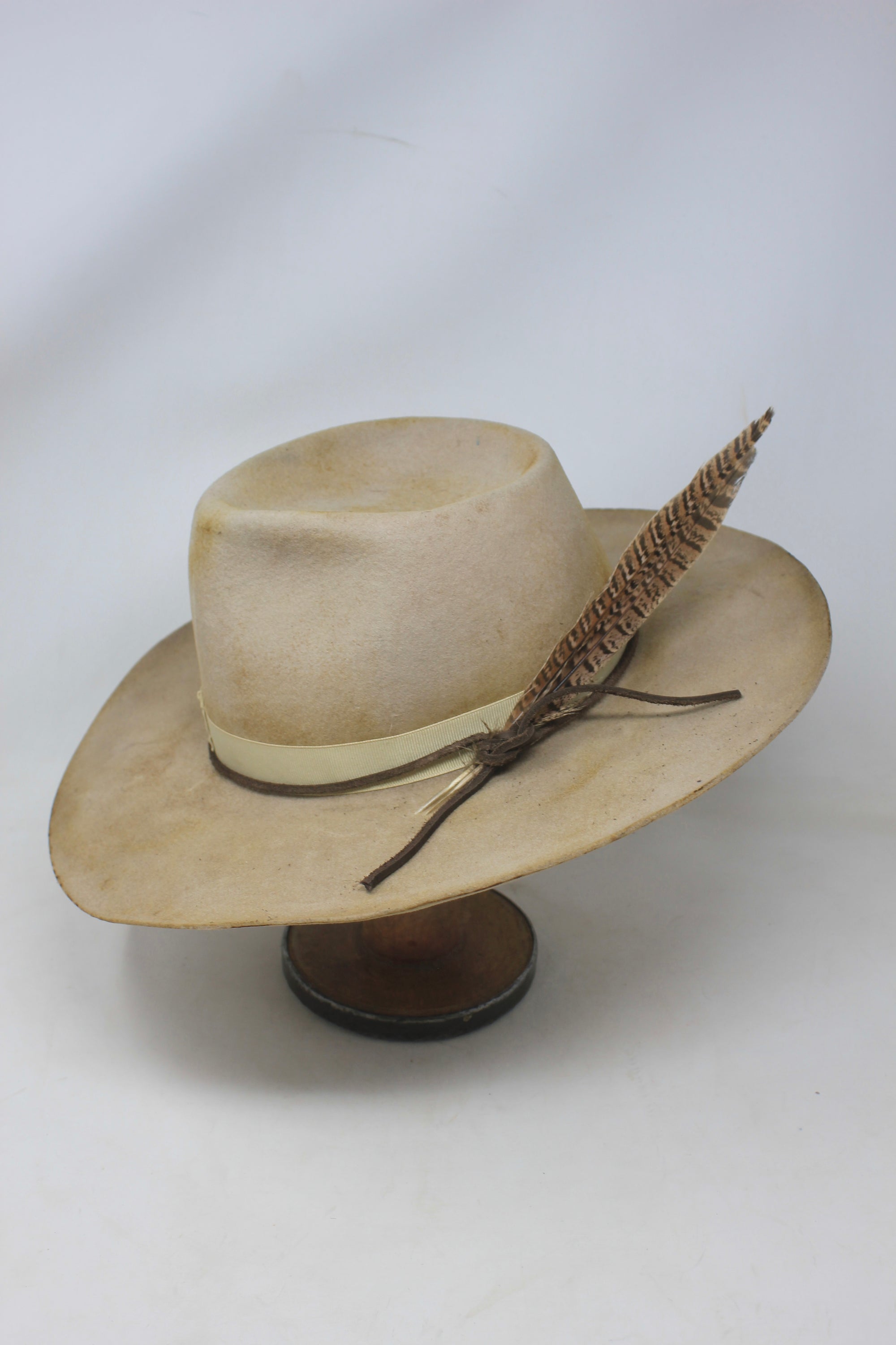Left view of the LH Blond Pinch hat by Lone Hawk Hats featuring blond fur blend felt, a mid-size pinched crown, hand-stitched band, and light distressing.