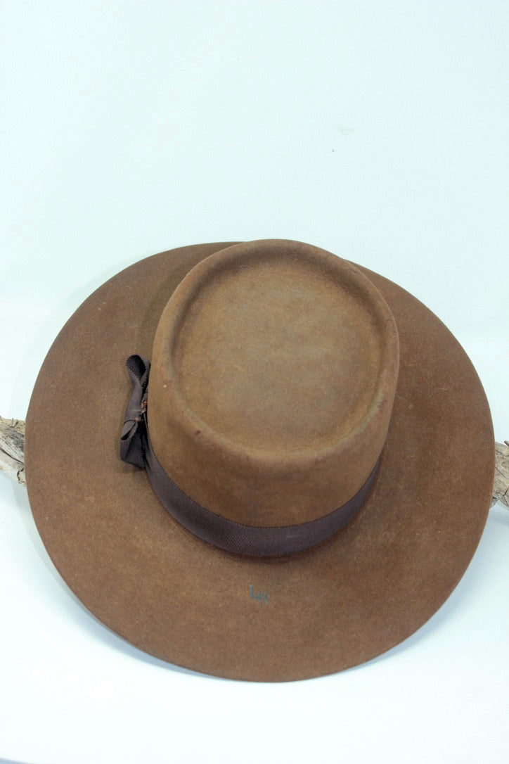 The Margaret Dutton Faith Hill hat from the 1883 Yellowstone series, top view